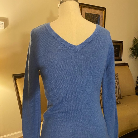 Women’s V neck Sweater - Picture 2 of 2